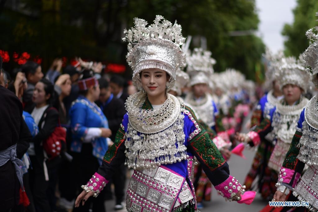 Hàng nghìn người mừng lễ tình nhân lâu đời nhất Trung Quốc